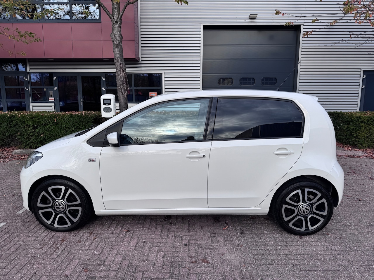 Volkswagen Up! - 1.0 high up! BlueMotion 55 kW/75PK | 5 DRS | Airco | NAP - AutoWereld.nl