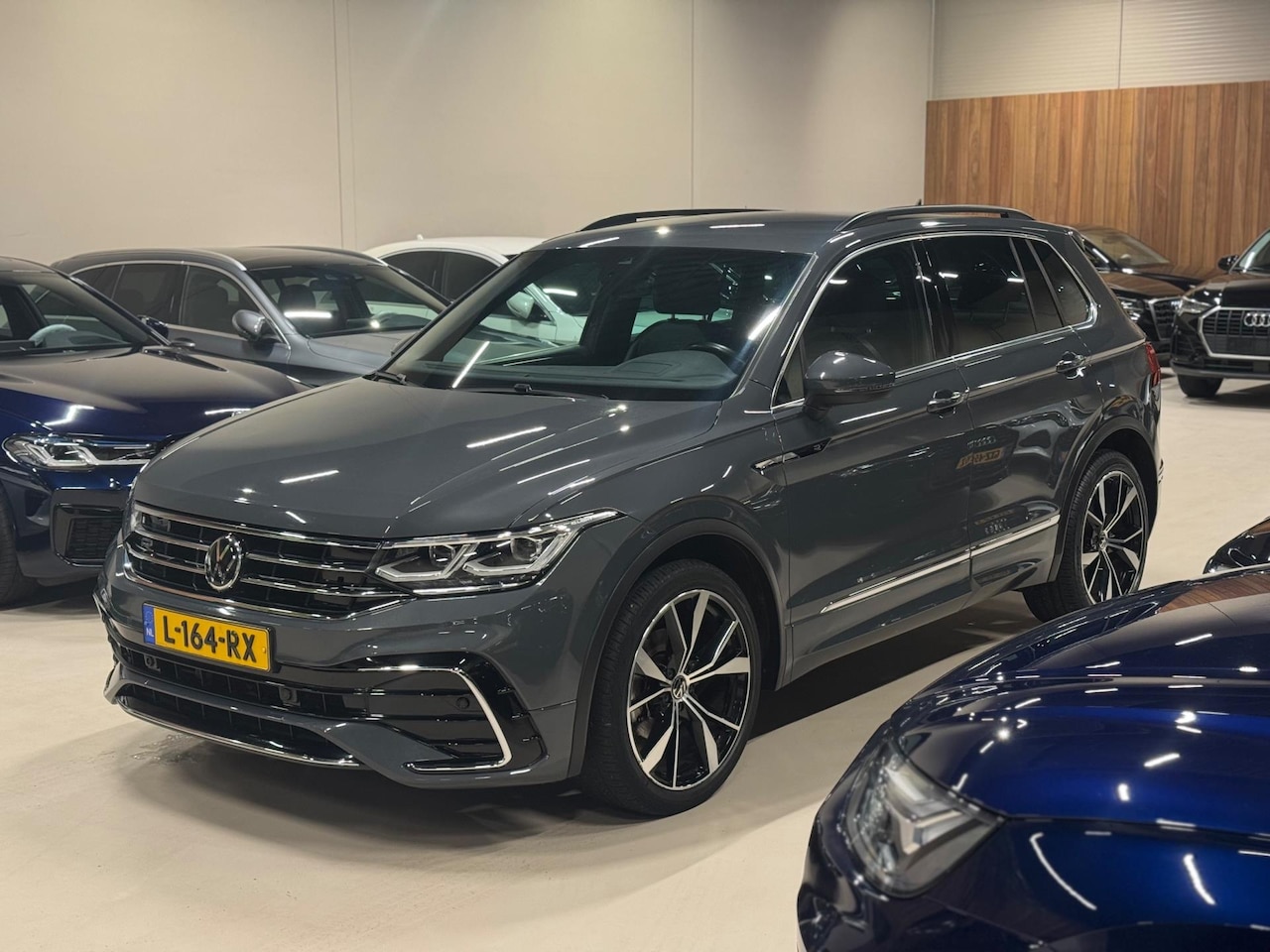 Volkswagen Tiguan - 1.5 TSI R-Line 1.5 TSI 150PK R-Line, Virtual Cockpit, Apple Carplay, Matrix Led, Android Auto, Navi, ACC, - AutoWereld.nl