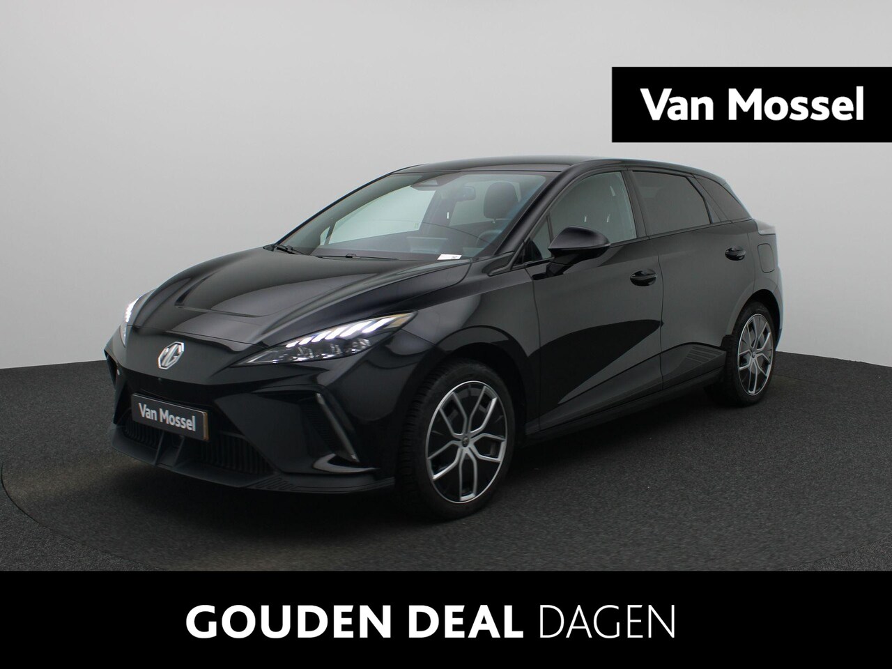 MG 4 - MG4 64 kWh Luxury | Navigtie | Achteruitrijcamera | Cruise Control | Airco | - AutoWereld.nl