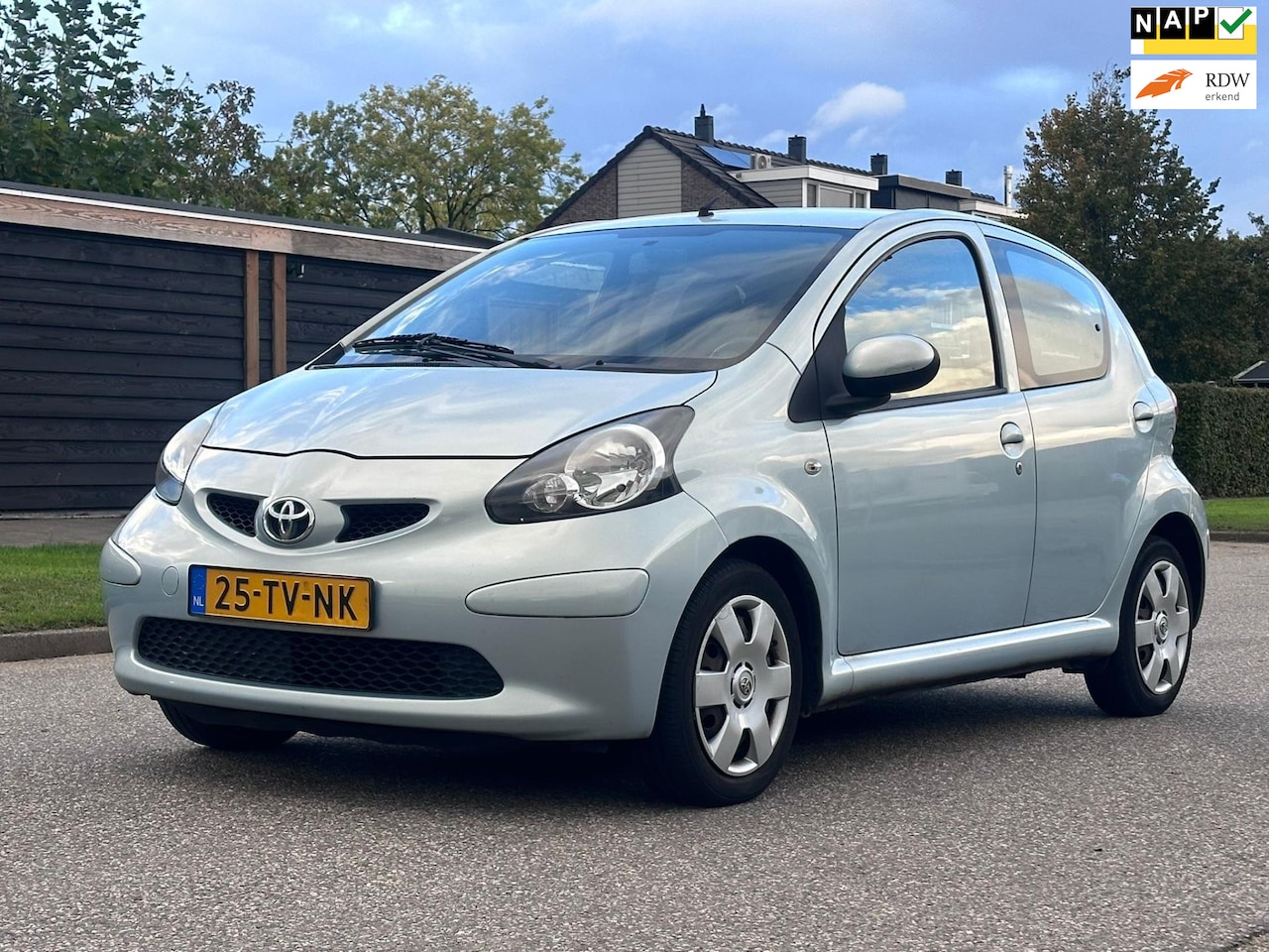 Toyota Aygo - 1.0-12V + 5DR*Dealer onderhouden*NAP*Elektrische ramen* - AutoWereld.nl