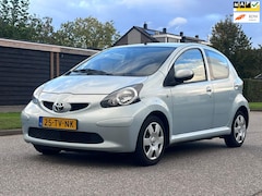 Toyota Aygo - 1.0-12V + 5DR*Dealer onderhouden*NAP*Elektrische ramen