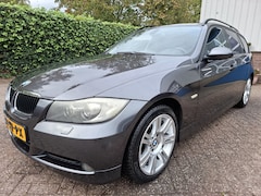 BMW 3-serie Touring - 318d High Executive CLIMAT/CRUISE/NAVI/PDC.A/XENON 122PK