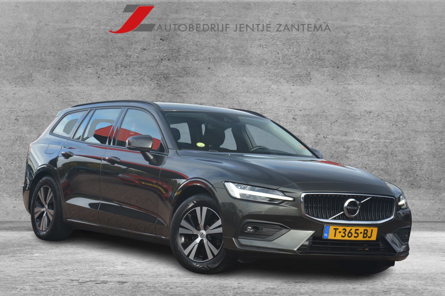 Volvo V60 - 2.0 D3 Momentum | Navigatie | Camera | Full LED | Stoelverwarming | NL auto!! | - AutoWereld.nl