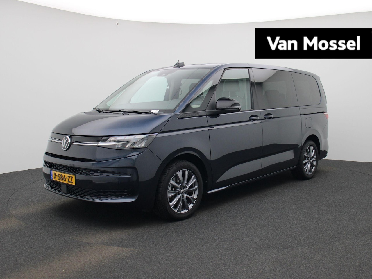Volkswagen Multivan - 1.4 eHybrid L2H1 Life | 18 inch velgen | Parkeersensoren | Achteruitrijcamera | Stoelverwa - AutoWereld.nl