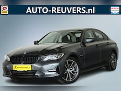 BMW 3-serie - 320e High Executive / LED / Navi / CarPlay / Leder / DAB