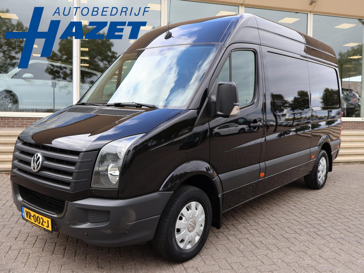 Volkswagen Crafter - 32 2.0 TDI 136 PK L2H2 + TREKHAAK | AIRCO | CRUISE | PARKEERSENSOREN V+A | 3-ZITS - AutoWereld.nl