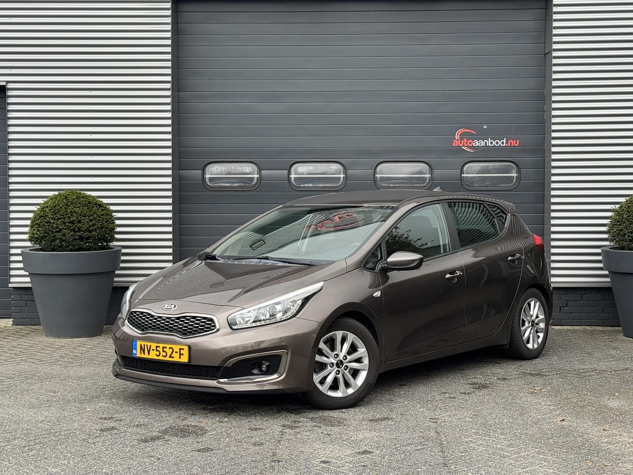 Kia Cee'd - 1.6 GDI ComfortPlusLine Navigator | Camera | Lichtmetalen Velgen | Navigatie | Cruise Cont - AutoWereld.nl