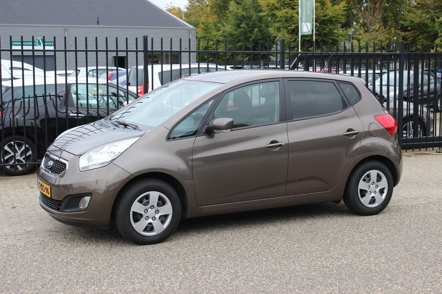 Kia Venga - 1.4 CVVT ExecutiveLine 1.4 CVVT ExecutiveLine, Trekhaak, Airco/ECC! - AutoWereld.nl