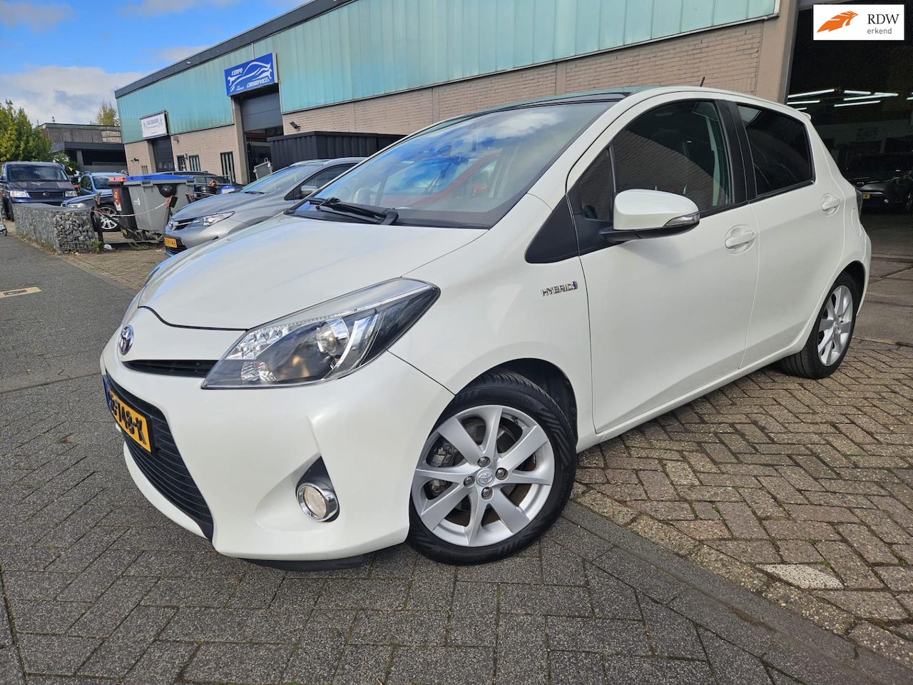 Toyota Yaris - 1.5 Full Hybrid Dynamic GARANTIE Glazen dak Navigatie Keyless Entry - AutoWereld.nl