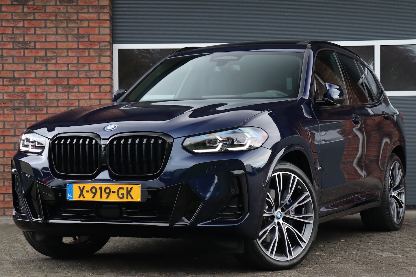 BMW X3 - xDrive30e M-sport, Acc, Pano, Tansanitblau - AutoWereld.nl