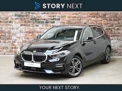 BMW 1-serie - 118i Executive Sport Line Automaat / Live Cockpit Plus / 17 Inch / DAB / Lichtpakket / Blu