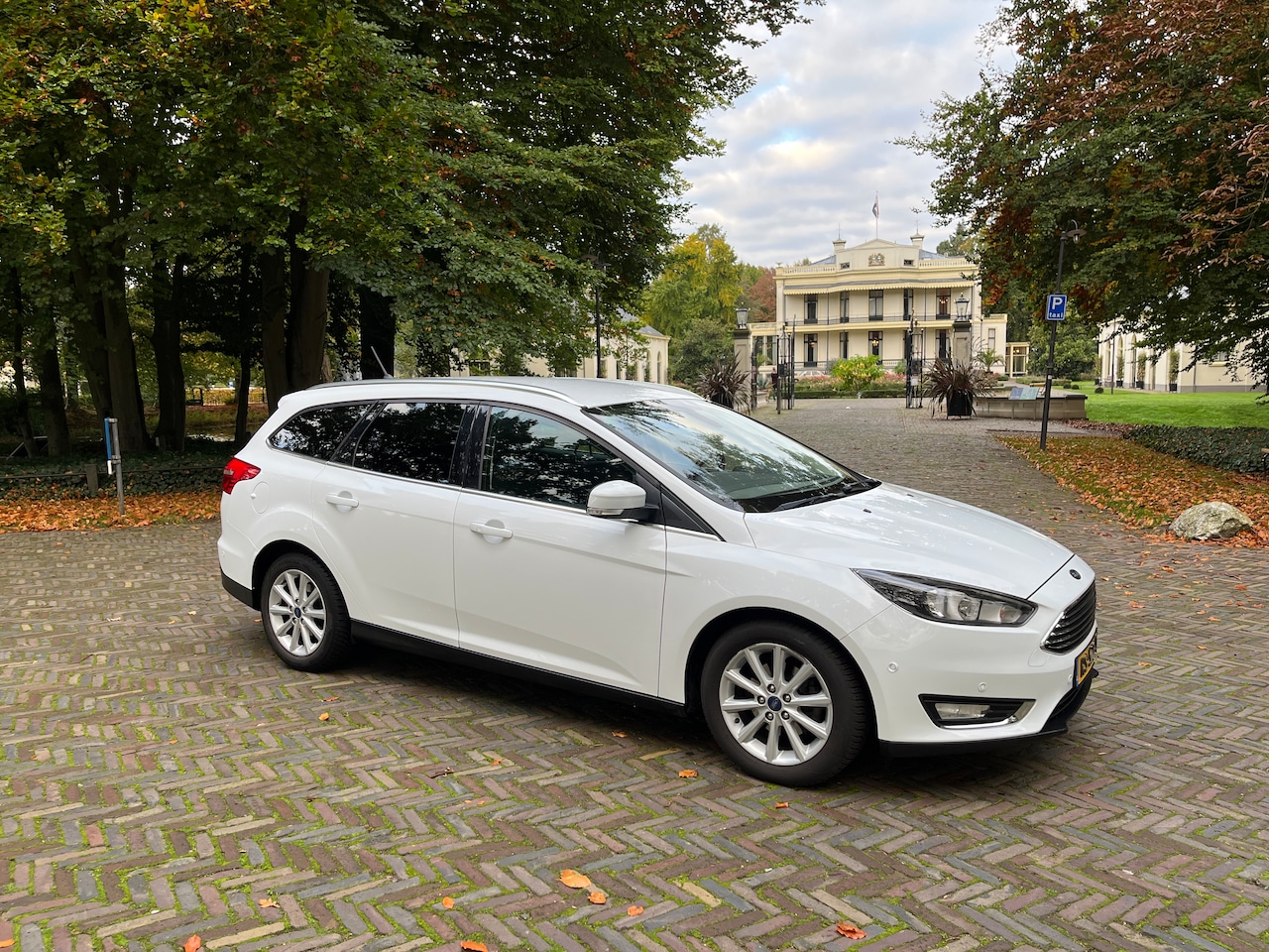 Ford Focus Wagon - 1.0 Titanium - AutoWereld.nl