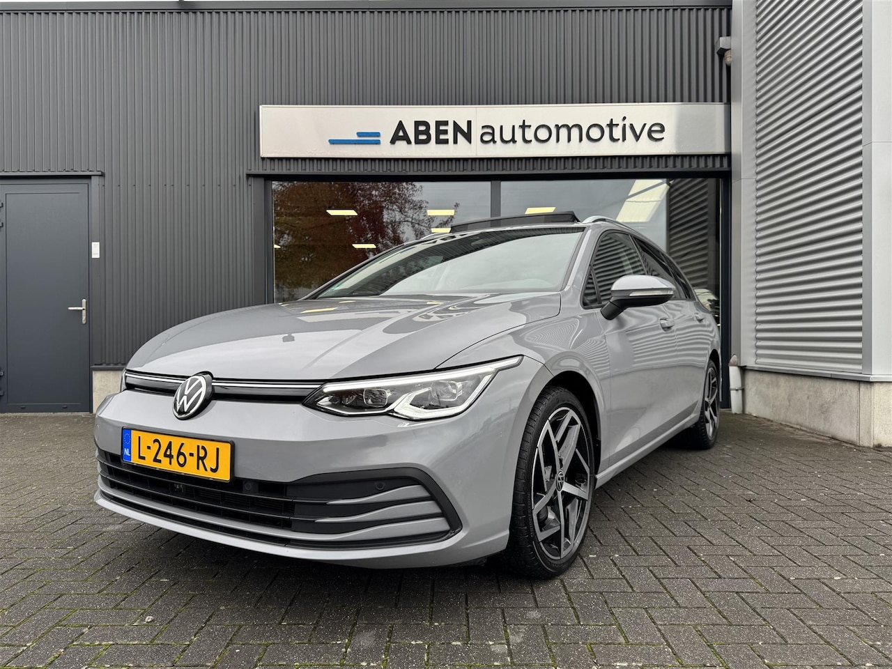 Volkswagen Golf Variant - 1.0 E-TSI 110PK Life Business automaat (PANO|18"|ACC|VIRTUAL|TREKHAAK) - AutoWereld.nl