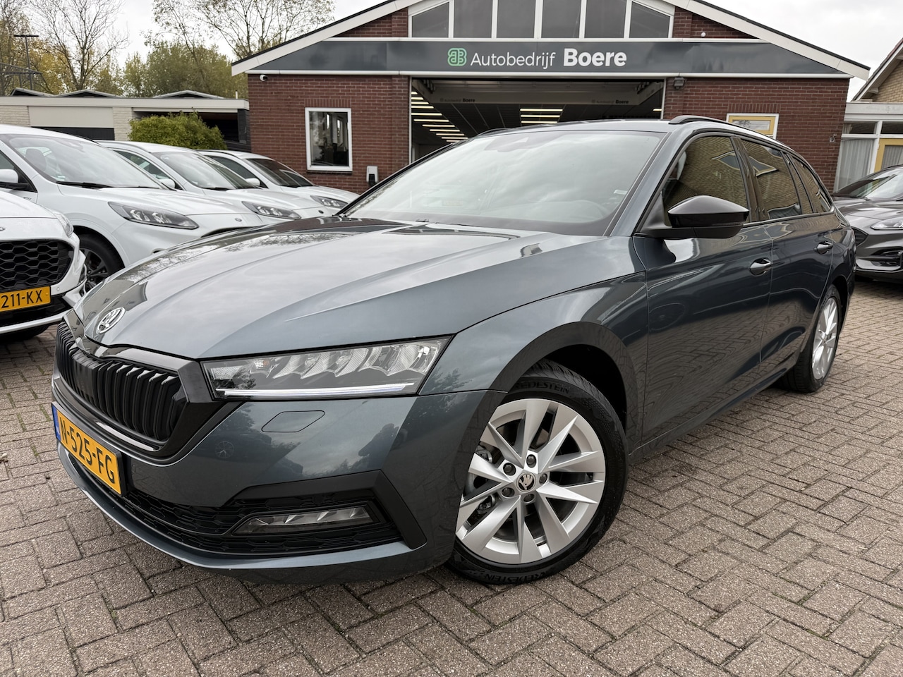 Skoda Octavia Combi - 1.0 e-TSI Sport Business Navi, Camera, Carplay - AutoWereld.nl