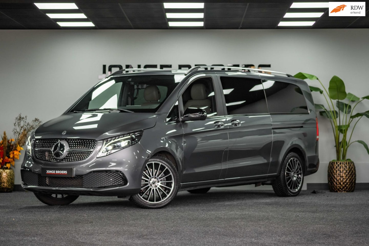 Mercedes-Benz V-klasse - 300d Extra Lang DC Avantgarde Edition 300d Extra Lang DC Avantgarde Edition - AutoWereld.nl