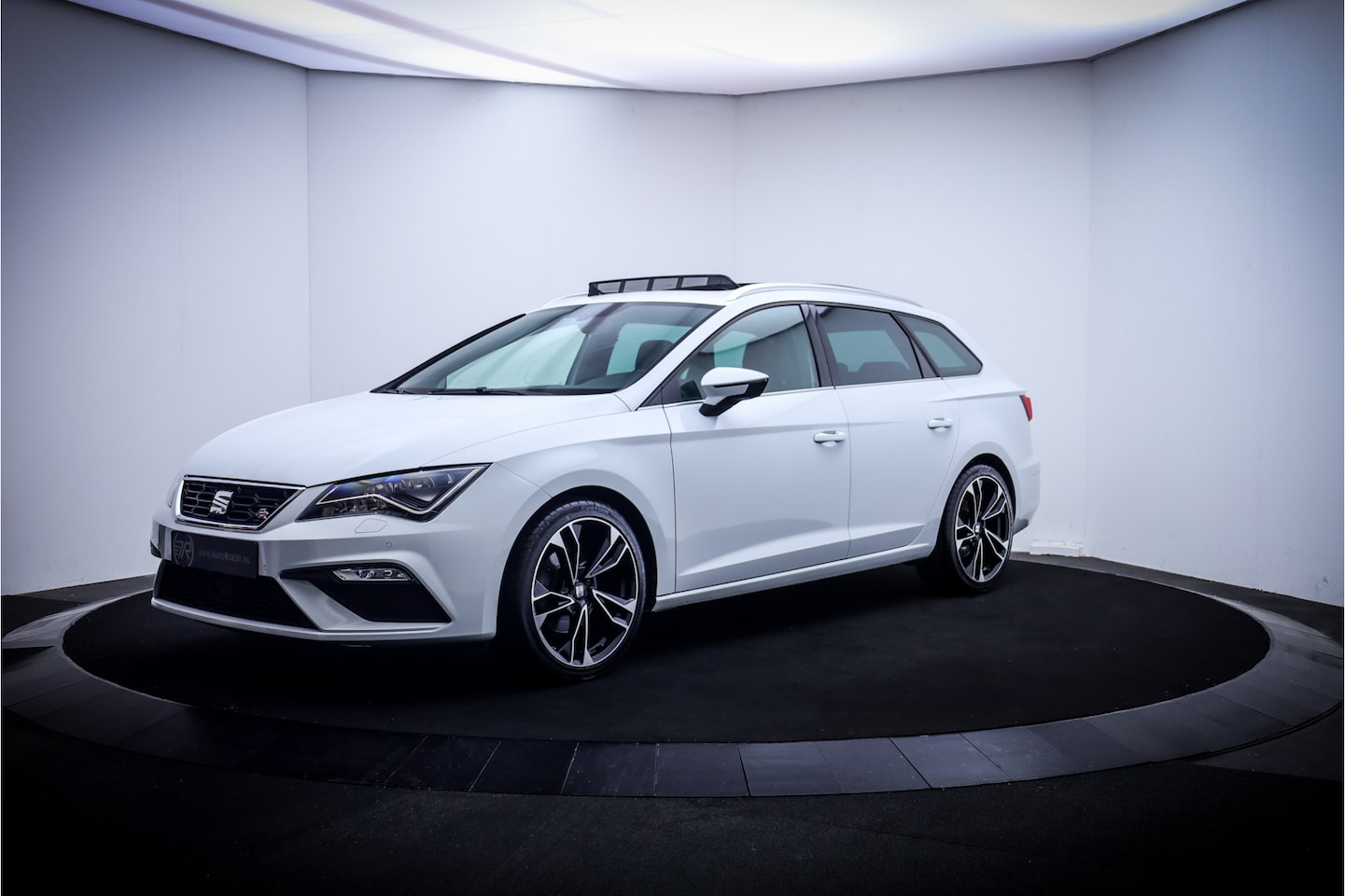 SEAT Leon ST - 1.4TSI 150Pk Dsg FR-Intense PANO | FULL LED | CAMERA | SEAT SOUND | STOELVERW | CARPLAY | - AutoWereld.nl