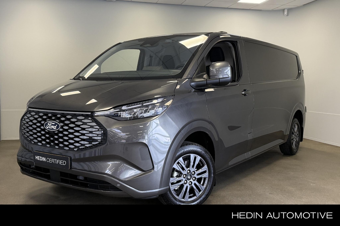 Ford E-Transit Cust. - 340 L2H1 Limited 65 kWh Ford E-Transit Cust. 340 L2H1 Sport 65 kWh - AutoWereld.nl