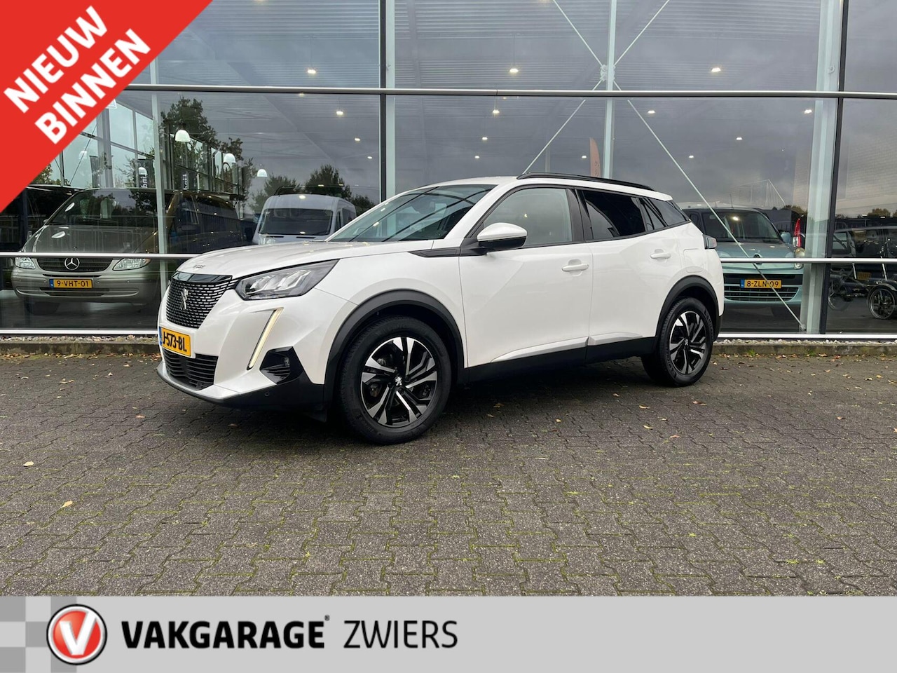 Peugeot 2008 - 1.2 PureTech Blue Lease Allure Carplay,Cruise - AutoWereld.nl