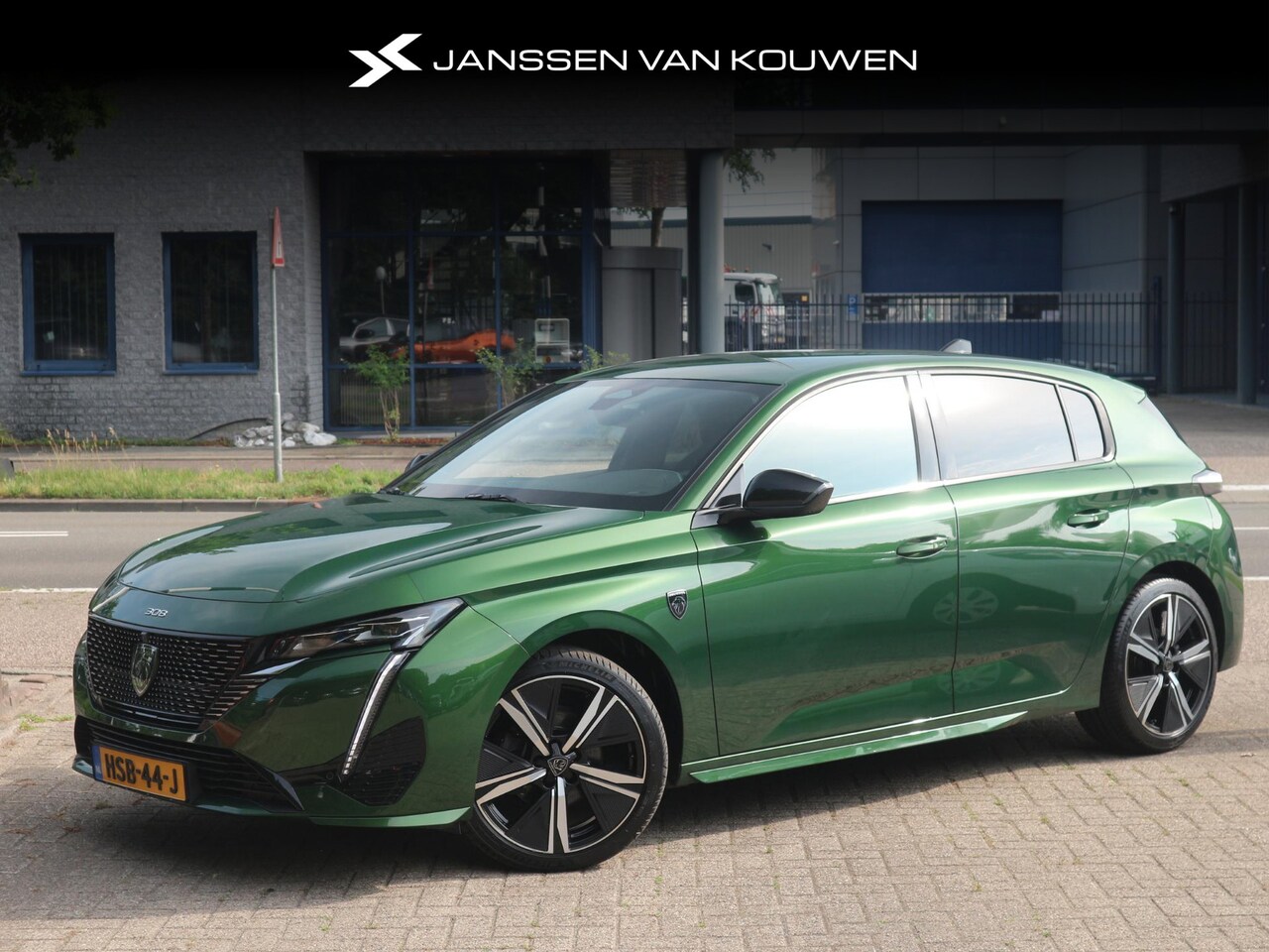 Peugeot 308 - 1.2 130 pk GT Automaat / Parkeercamera V+A / Stoelverwarming / Navigatie / Apple Carplay / - AutoWereld.nl