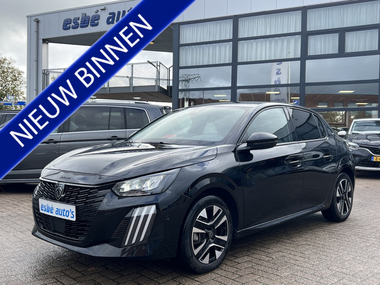 Peugeot 208 - 1.2 5 Drs 100 pk Allure Navigaite* Carplay Camera Lichtmetalen Velgen Stoelverwarming Clim - AutoWereld.nl