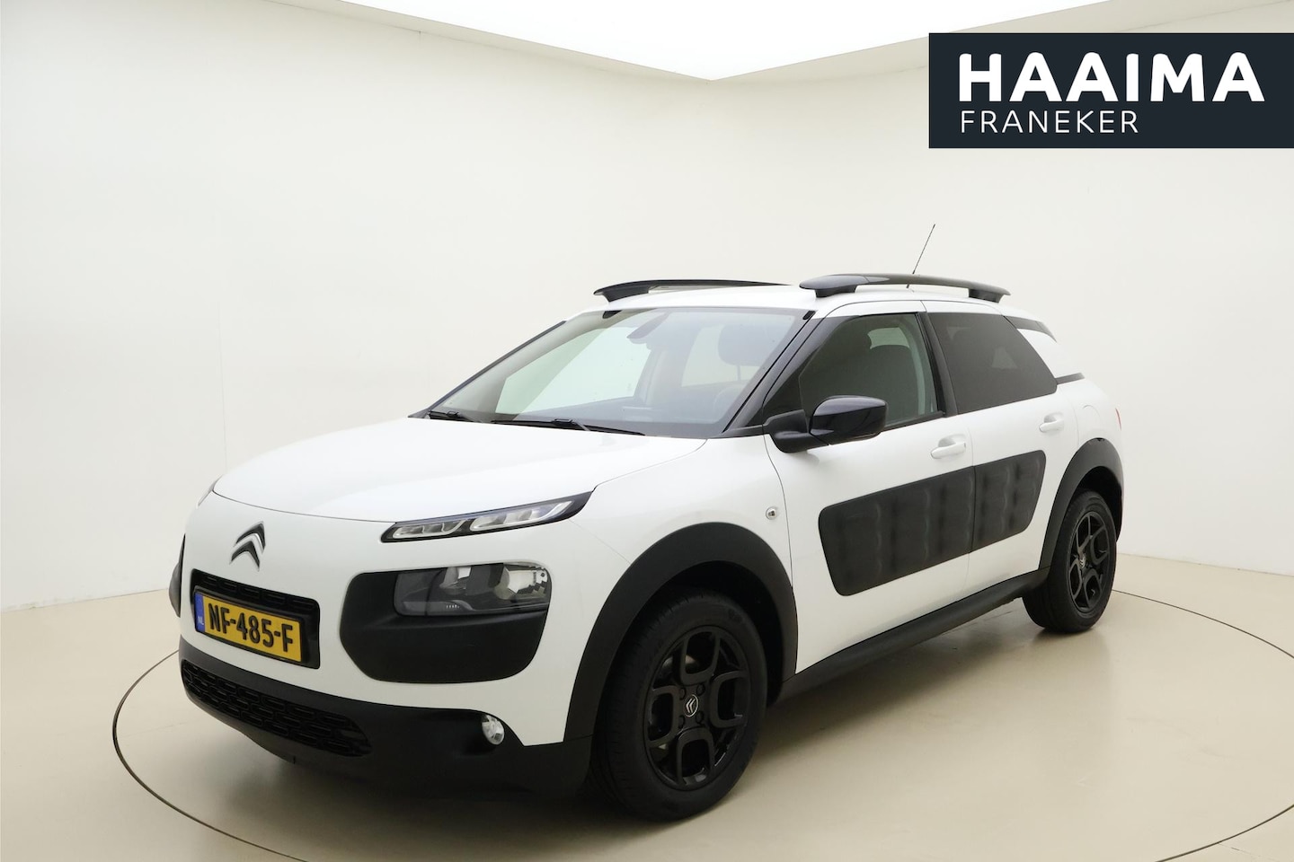 Citroën C4 Cactus - 1.2 PureTech Shine 110pk | Navigatie | Camera | Trekhaak | Lichtmetalen Velgen | Climate C - AutoWereld.nl