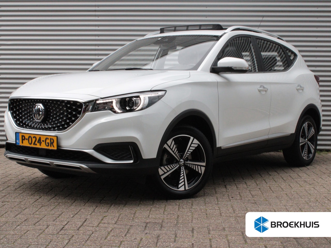 MG ZS - Luxury 45 kWh | Achteruitrijcamera | All Season Banden | Lichtmetalen velgen 17" - AutoWereld.nl