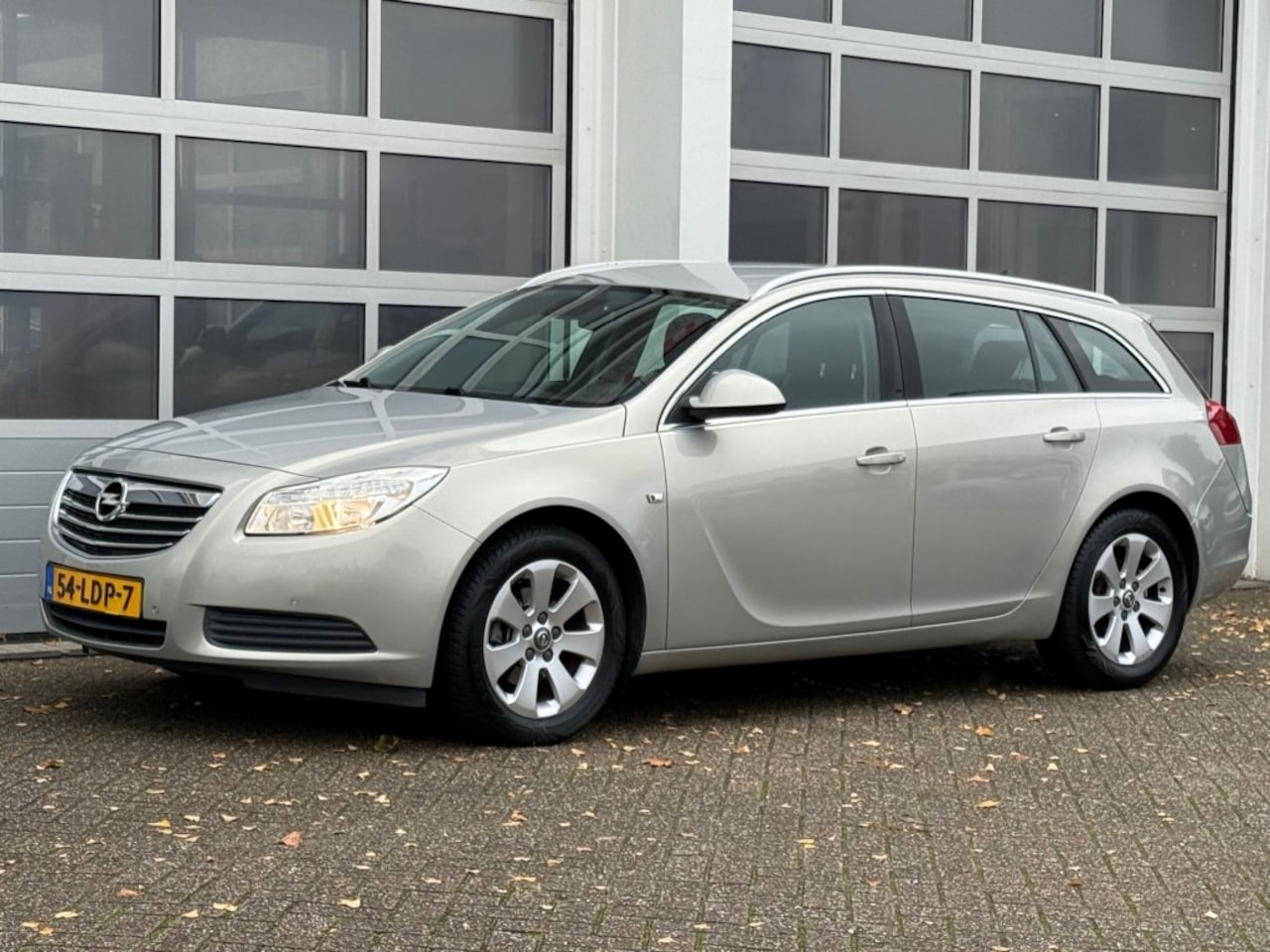 Opel Insignia - 1.8 Edition 140PK Navi Clima Cruise Trekhaak Rijklaar! - AutoWereld.nl