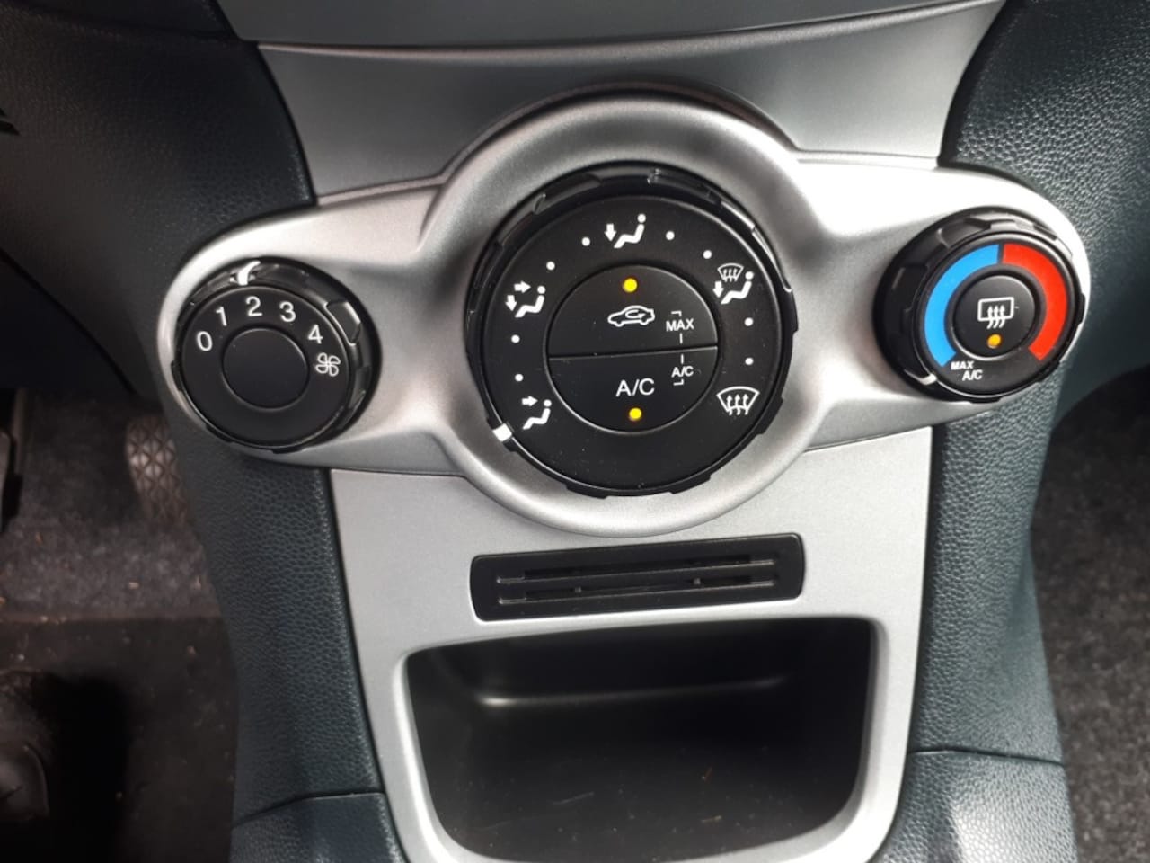 Ford Fiesta - 1.25 Sensation Edition RADIO CD/AIRCO/AUX IN/ELEK RAMEN+SPIEGELS