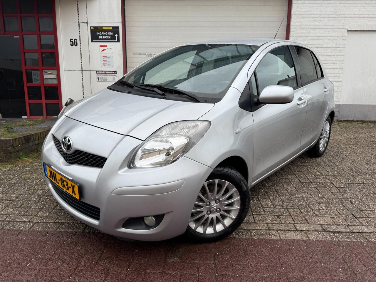 Toyota Yaris - 1.3 VVTi Comfort SILVER EDITION|NIEUW APK|AIRCO|6BAK|LUXE UITVOERING| - AutoWereld.nl