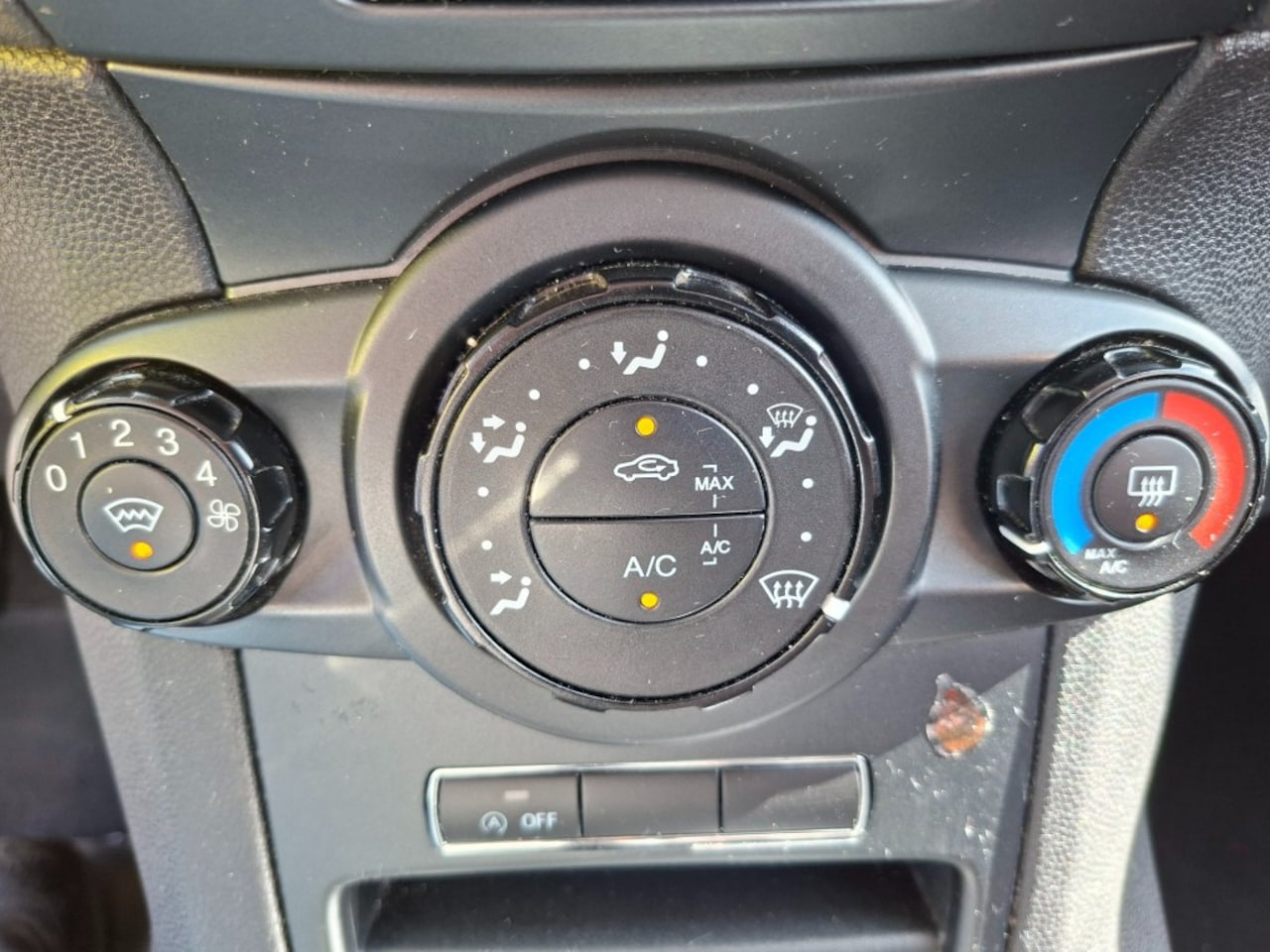 Ford Fiesta - 1.0 Champion RADIO CD/AIRCO/ELEC RAMEN V+A/PDC/STOELVERW/LMV