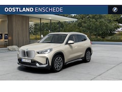 BMW iX1 - eDrive20 xLine / Panoramadak / Trekhaak / Achteruitrijcamera / Stoelverwarming / Stuurverw