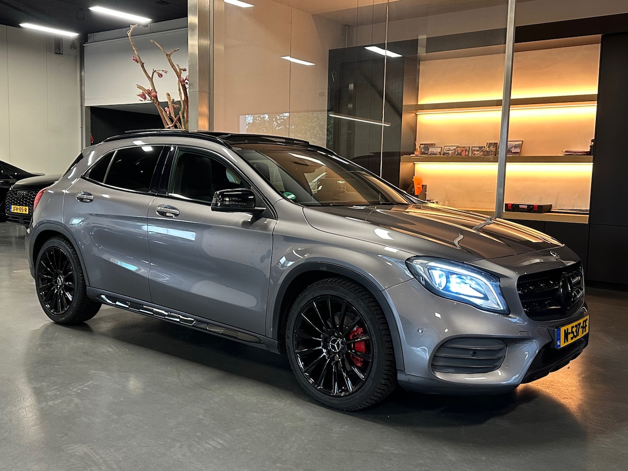 Mercedes-Benz GLA-Klasse - 200 Amg night Panorama Groot-Navi 19Inch - AutoWereld.nl