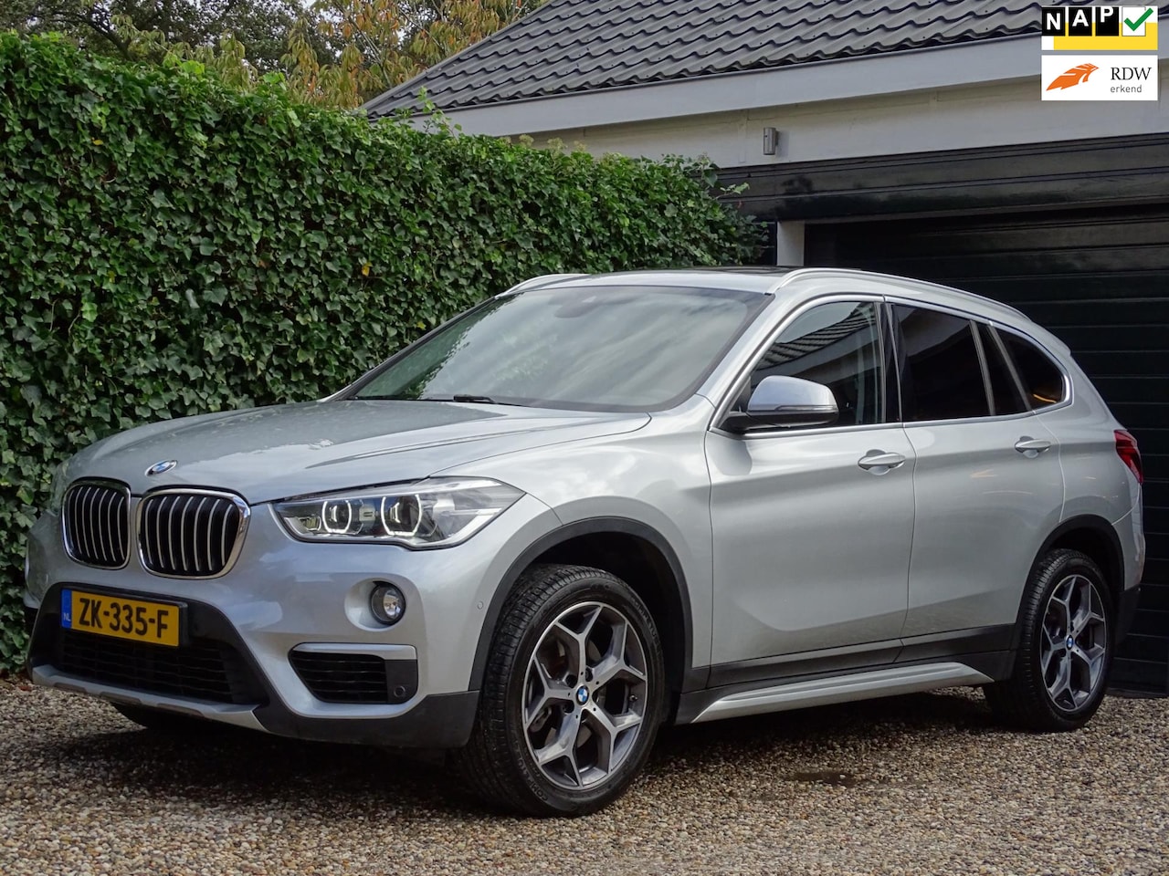 BMW X1 - SDrive20i High Executive | Automaat | HUD | Xenon | Panorama dak - AutoWereld.nl