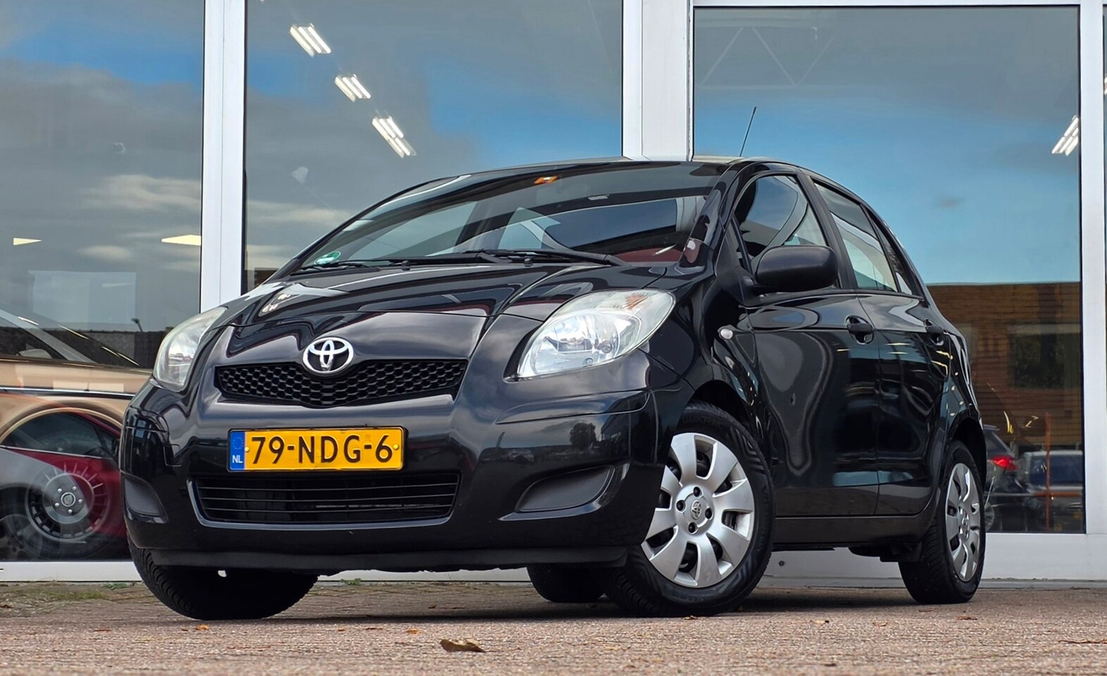 Toyota Yaris - 1.3 VVTi Comfort Airco Trekhaak 3e Eigenaar APK 15-10-2026 - AutoWereld.nl