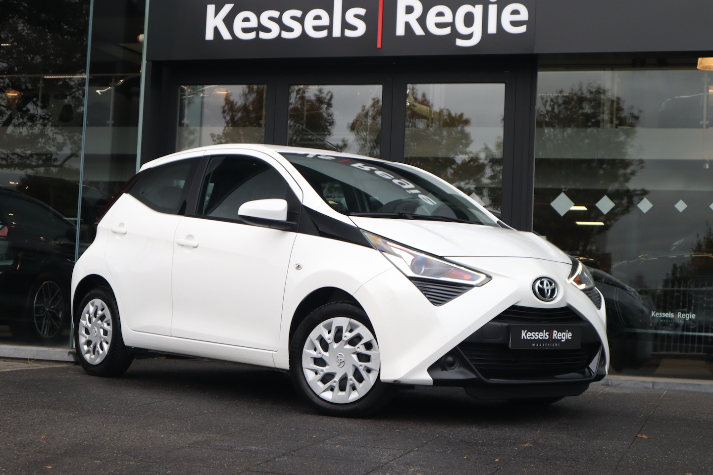 Toyota Aygo - 1.0 VVT-i x-play Camera CarPlay DAB Speedlimiter - AutoWereld.nl