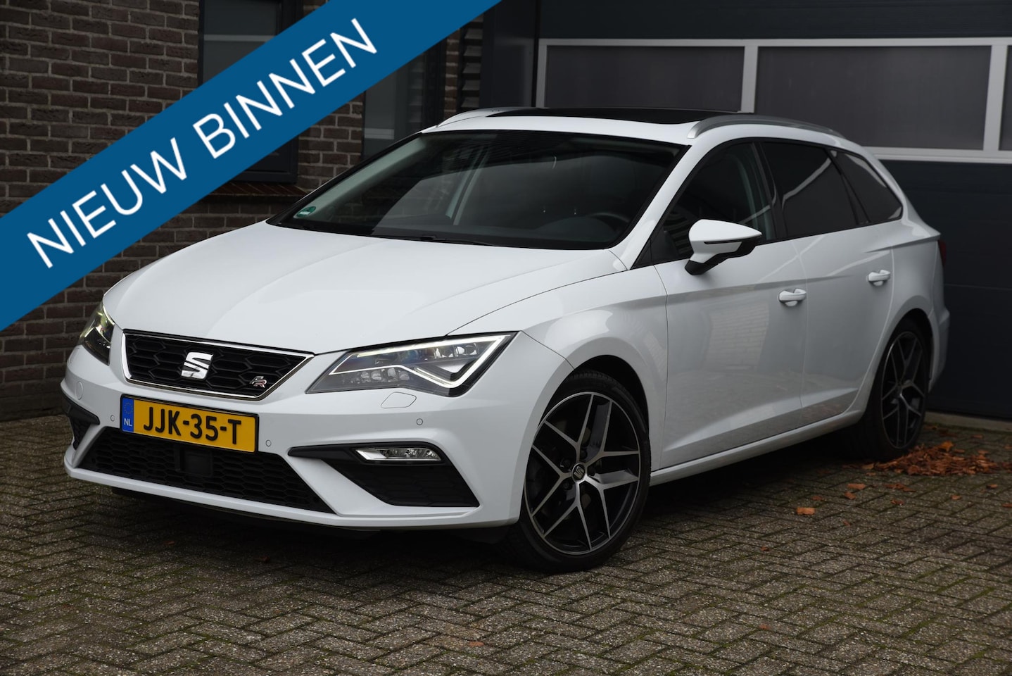 SEAT Leon ST - 2.0 TSI FR Business Intense Trekhaak Pano - AutoWereld.nl
