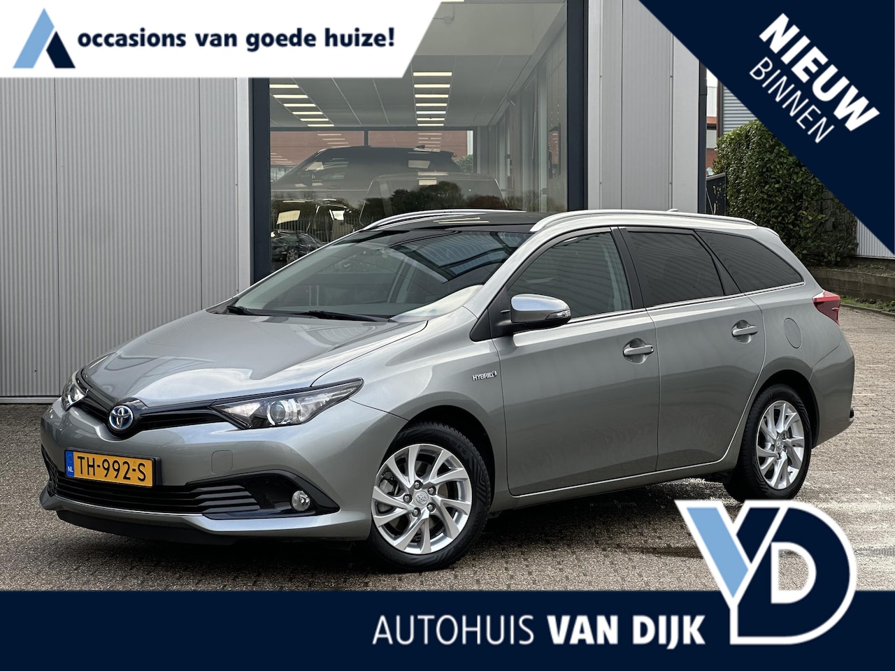 Toyota Auris Touring Sports - 1.8 Hybrid Dynamic | Navi/Camera/Pano-Dak/Cruise Control/Keyless - AutoWereld.nl