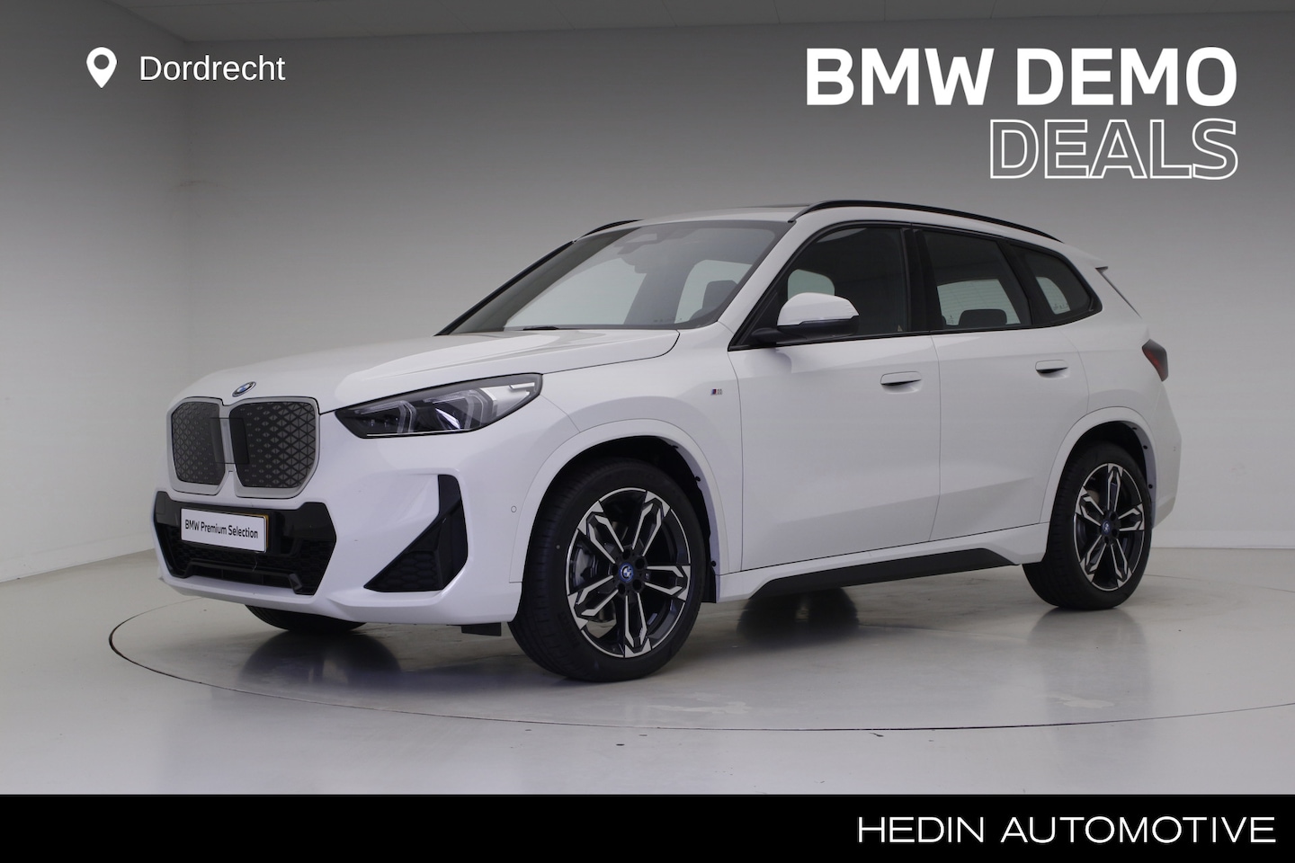 BMW iX1 - eDrive20 67 kWh M-Sport | 19" | Trekhaak | Panorama | Premium Pack - AutoWereld.nl