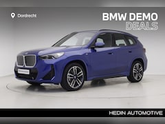 BMW iX1 - eDrive20 67 kWh M-Sport | Panorama | 19" | Trekhaak | Premium Pack | Nu voor 45.895,