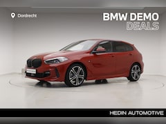BMW 1-serie - 118i Model M Sport | Comfort Pack | Premium Pack | 18 inch LM Dubbelspaak M (Styling 819 M