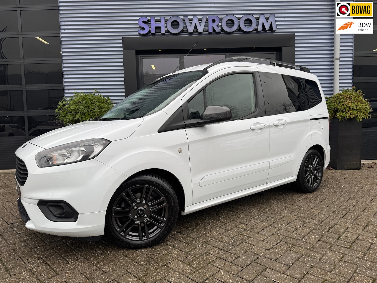 Ford Tourneo Courier - 1.0 Titanium Camera|Stoelverwarming|Lichtmetalenvelgen|Dealer onderhouden - AutoWereld.nl