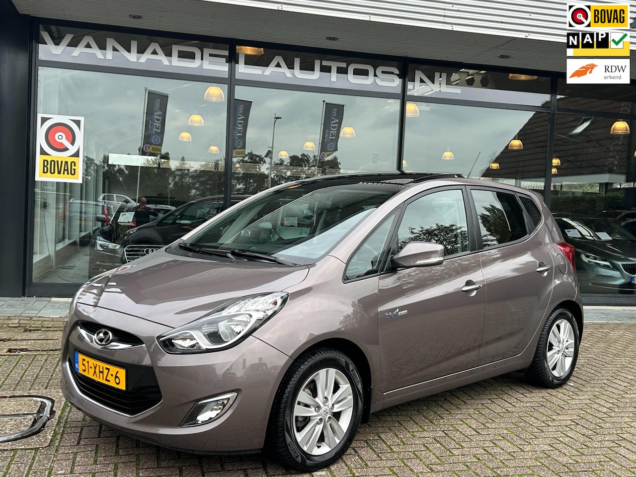 Hyundai ix20 - 1.4i i-Vision Schuif-Panorama Clima Cruise Trekhaak NAP NL-Auto Dealeronderhouden! - AutoWereld.nl