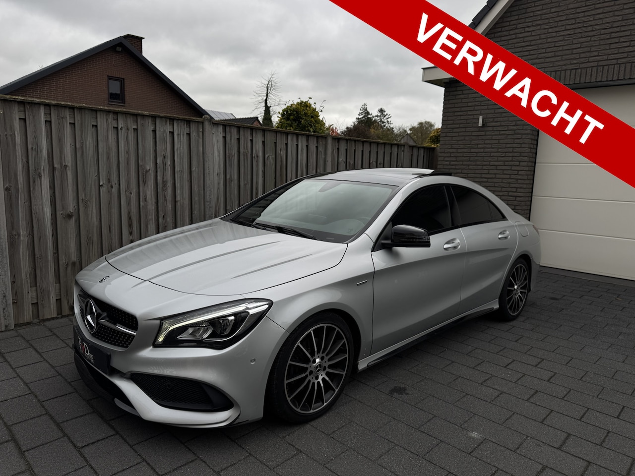 Mercedes-Benz CLA-Klasse - 180 AMG Edition Panoramadak Navi Nightpakket SportLeder Led Camera AmbientLight 18" Pdc - AutoWereld.nl