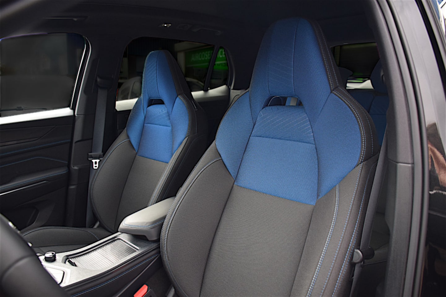 Lynk & Co 01 - 1.5, Fabrieksgarantie, 261PK Plug-in Hybrid *Zwarte hemel* 360° Camera* Pano/dak Apple/Car