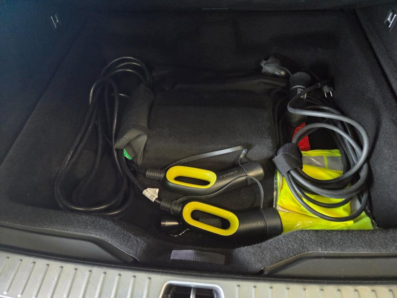 Lynk & Co 01 - 1.5 1.5, Fabrieksgarantie, 261PK Plug-in Hybrid *Zwarte hemel* 360° Camera* Pano/dak Apple/Car