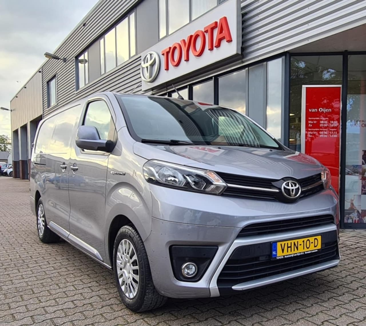 Toyota ProAce Electric Worker - Ext Ran Pro L2 | Climate | Nav | A.deuren met ramen | Betimmerin - AutoWereld.nl