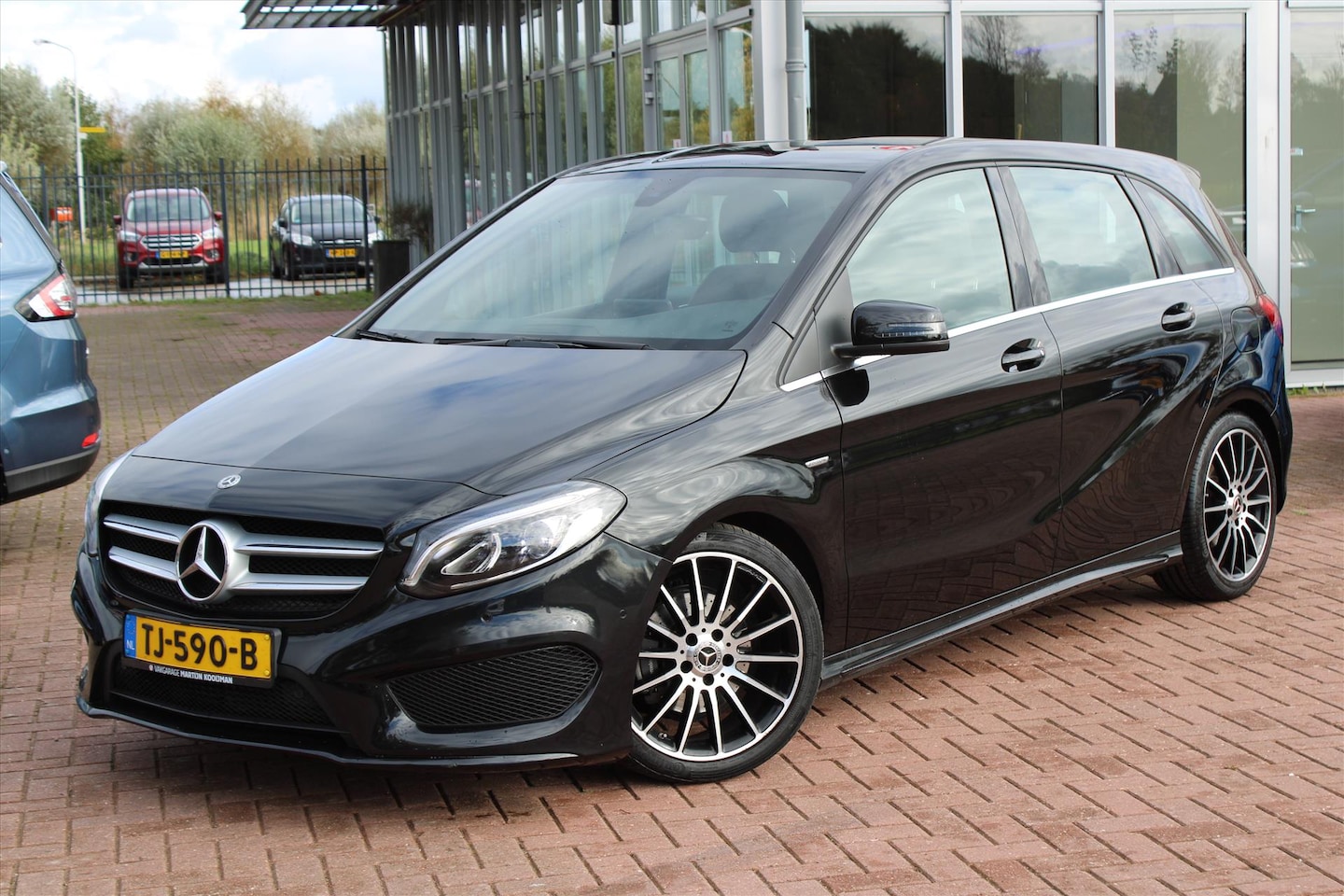 Mercedes-Benz B-klasse - B180 122PK 7G-DCT Automaat Business Solution AMG Upgrade Edition - AutoWereld.nl