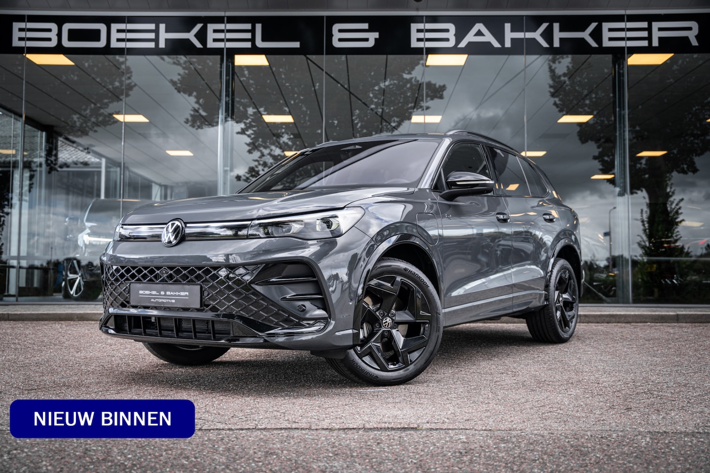 Volkswagen Tiguan - 1.5 eHybrid 272pk R-Line Edition ** HUD ** Trekhaak ** 360 camera ** Massage Blackstyle ** - AutoWereld.nl