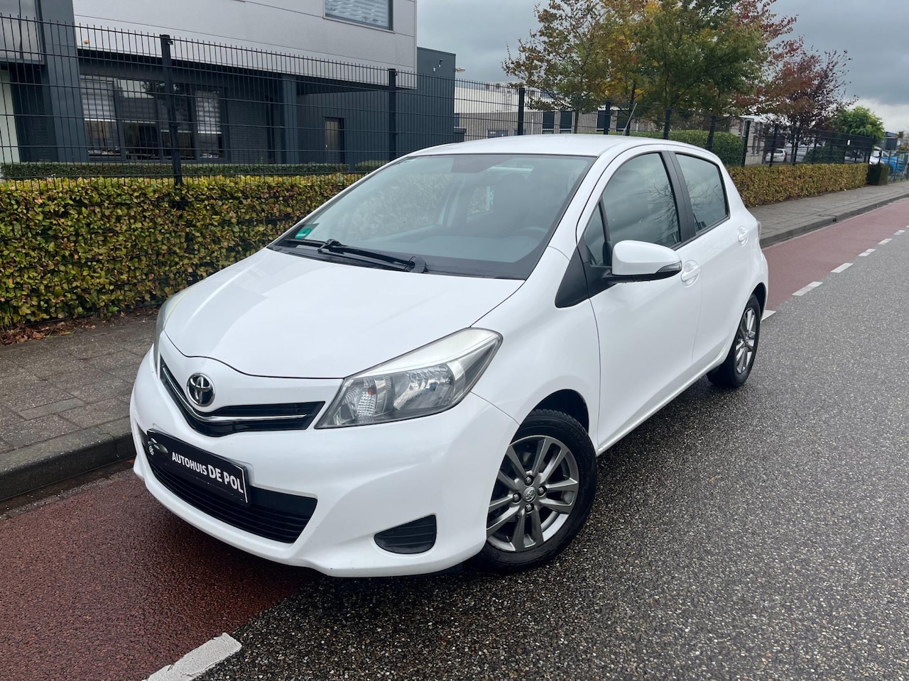 Toyota Yaris - 1.0 VVT-i Comfort Navigatie Airco Elektrisch-pakket Face-lift - AutoWereld.nl