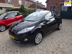 Ford Fiesta - 1.4 Titanium Nieuwe distributieriem en waterpomp, Climate contole, Cruise controle, Parkee